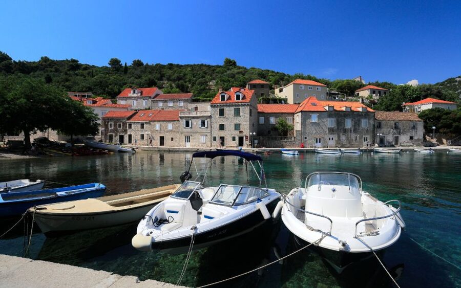 Three Island Boat Tour With Lunch - What lunch and the open bar really add