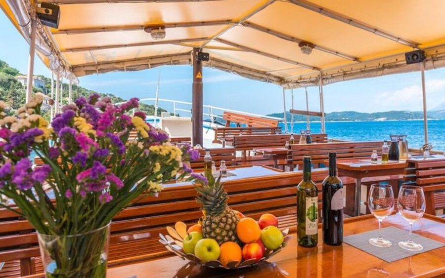 Three Island Boat Tour With Lunch - The boat, the crew, and weather concerns