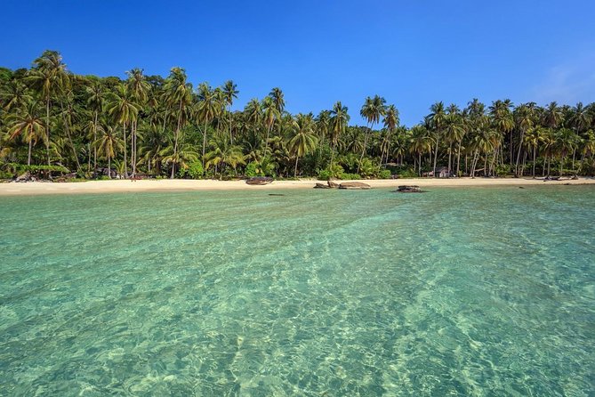 Tin Adventure Sea Tour to 4 Islands & Emerald Cave from Koh Lanta - Crew service and group size