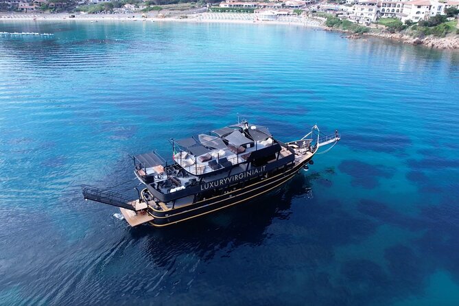 Tour of the Archipelago of La Maddalena ecofriendly - Bear Rock and Porto Rafael from the water