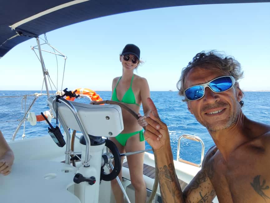 Tour of the islands of the archipelago with lunch and drinks - Lunch with the boat as your dining room