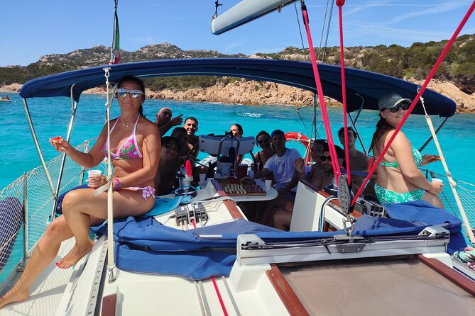 Tour to the islands of the La Maddalena Archipelago by sailing boat - Three food moments, with drinks included