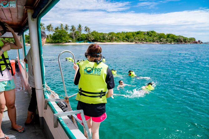Trip 3 : 3 Islands by boat - Gam Ghi Island: the main coral and fish stop