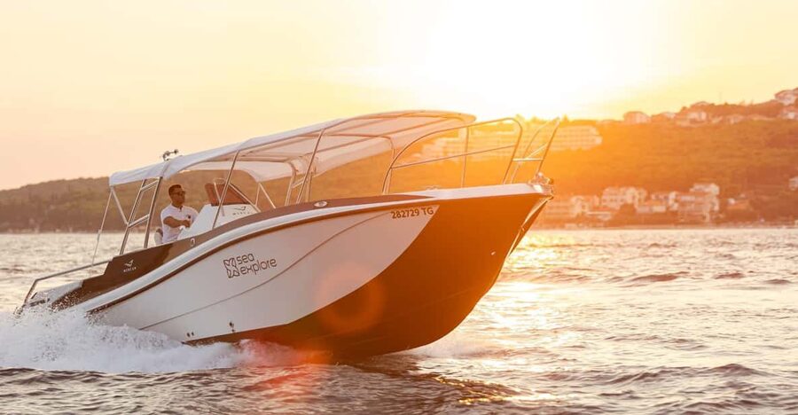 TROGIR: Blue Lagoon & 3 Islands Half-day Speedboat tour - Starting beside Kamerlengo Castle in Trogir