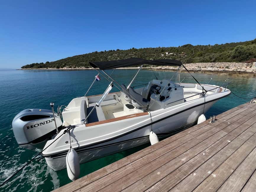 Trogir: Blue Lagoon and 3 Islands Speedboat Tour - Leaving Trogir beside Kamerlengo Castle