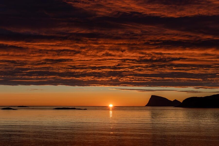 Tromsø: Fjords and Sommarøy Islands Tour with Salmon Picnic - Quick points to know