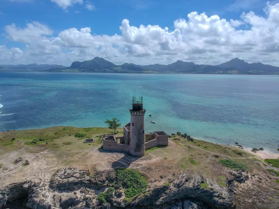 Trou d'Eau Douce: 5 Island Adventure with BBQ & Snorkeling - Ile de la Passe and the rough side of the sea