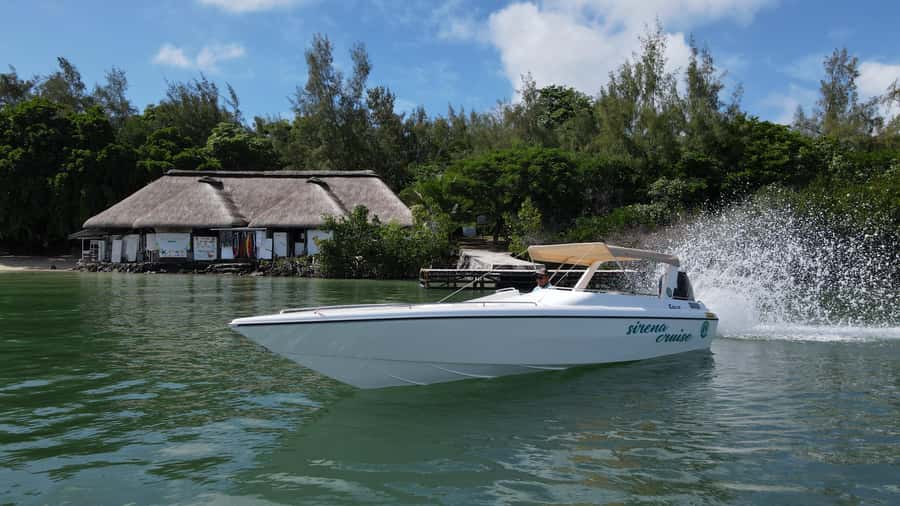 Trou d'Eau Douce: 5 Islands Tour with Snorkeling and BBQ - Quick take: what makes this day special