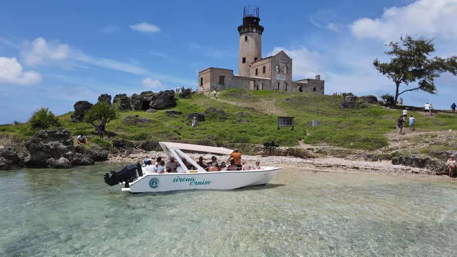 Trou d'Eau Douce: 5 Islands Tour with Snorkeling and BBQ - What the guides add, and where the tour is weaker