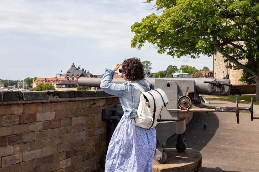 Vaxholm & Stockholm Archipelago: Guided Excursion, Day Trip - Meeting beneath the Nationalmuseum sculpture