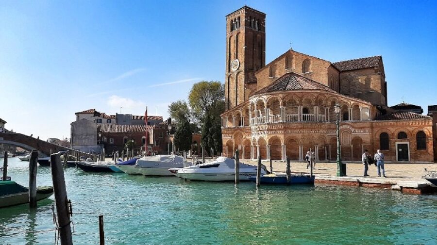 Venice: Guided Islands Cruise to Murano, Burano & Torcello - Burano: the colorful heart of the route