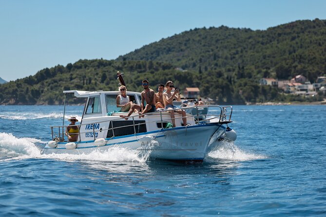Visit 2 Islands of Zadar on a traditional wooden boat during half-day trip - Ošljak: the quieter swimming stop