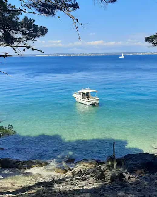 Zadar: Half-Day Island-Hopping and Lagoons Cruise with Fruit - Cruising slowly along the coast
