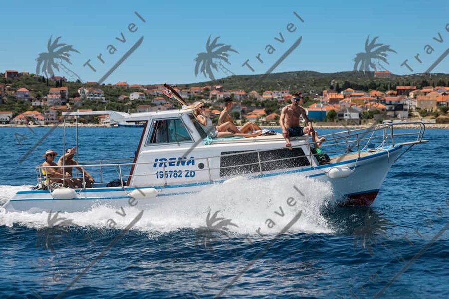 Zadar: Island-Hopping Blue Lagoon Boat Tour with Drink - Returning to Zadar with the coast in view