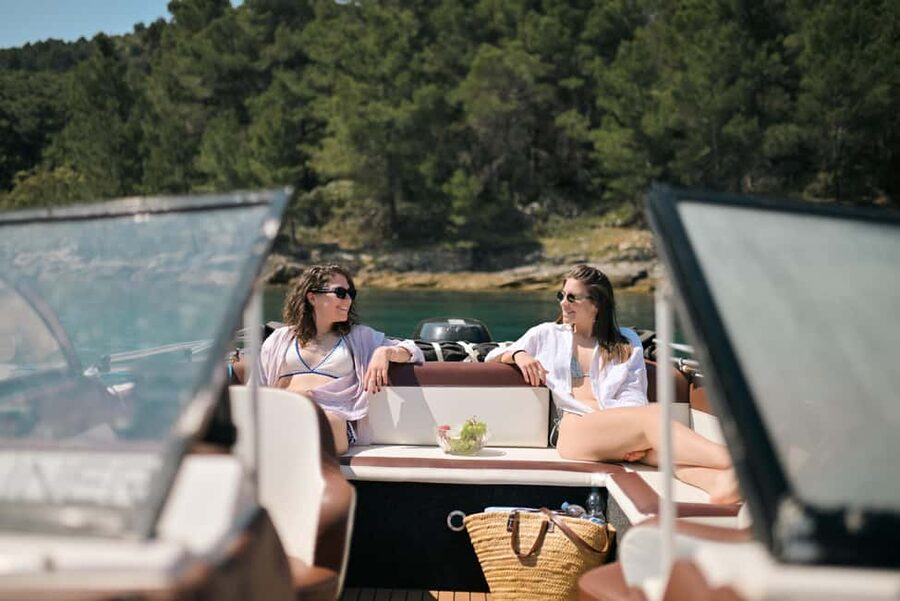 Zadar:Speedboat Tour with Snorkeling on 3 islands - Galevac: a peaceful stop with a monastery