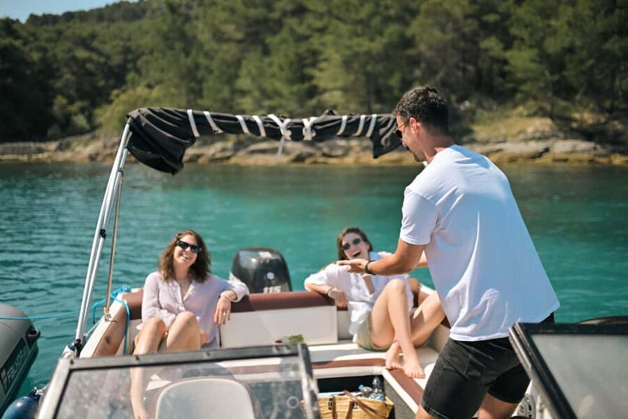 Zadar:Speedboat Tour with Snorkeling on 3 islands - The speedboat experience and onboard mood